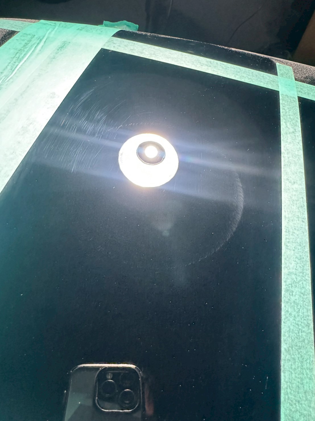 試験パネル：ダブルアクションポリッシャーによるバフ外周の咬み傷（測定対象外）